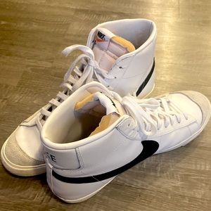 Like new NIKE blazer mid '77